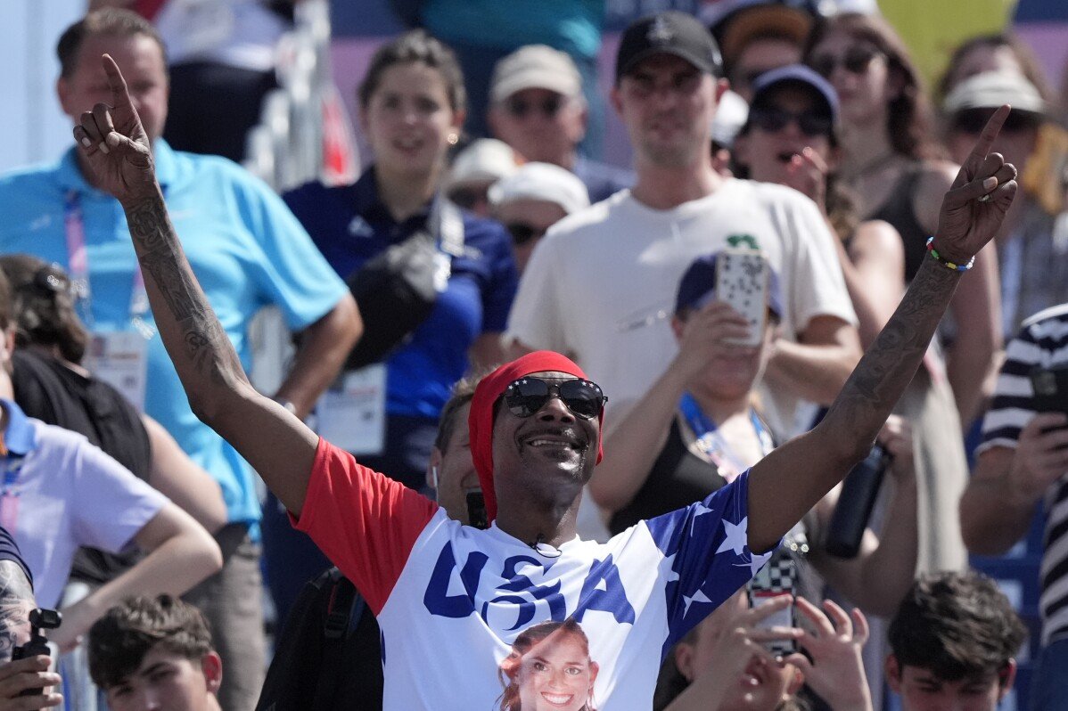 Snoop Dogg ha esplodere nella scena globale delle Olimpiadi. Sta solo essere se stesso